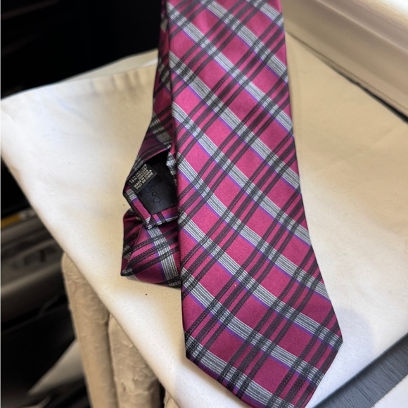 ✨HOST PICK✨ Vintage Calvin Klein Red, Grey, Black Striped Tie or Purse Tie ✨ 🎉 - Picture 13 of 16